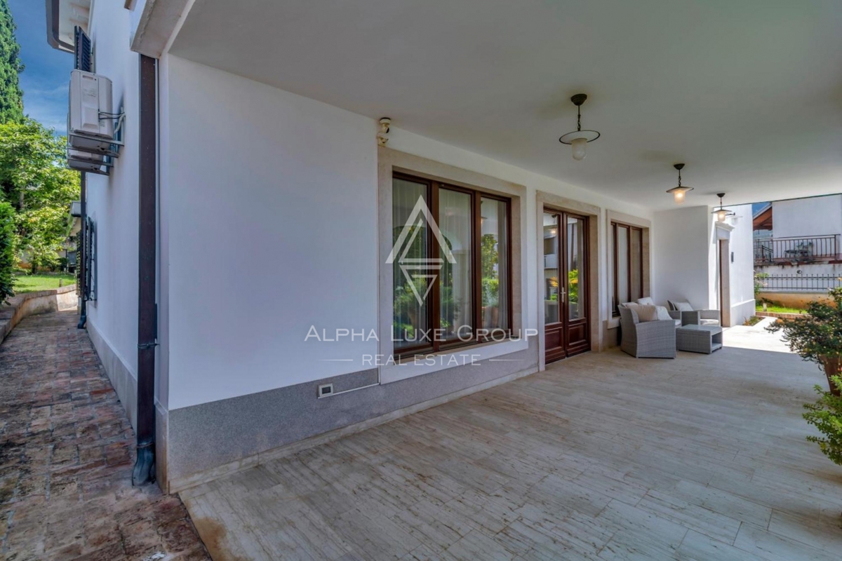 Istria, Umago – Elegante casa con vista mare vicino mare