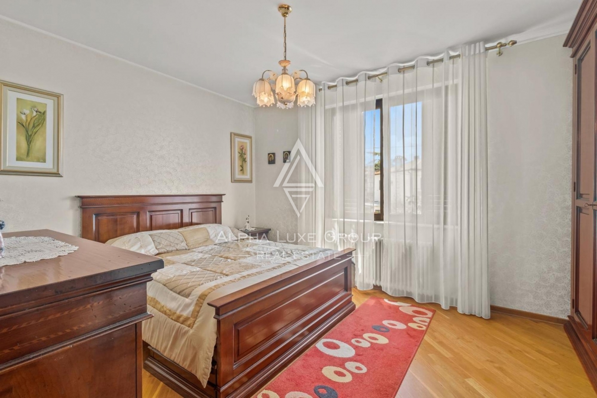 Istria, Umago – Elegante casa con vista mare vicino mare