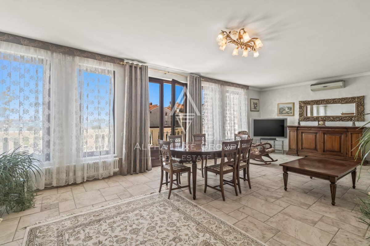 Istria, Umago – Elegante casa con vista mare vicino mare