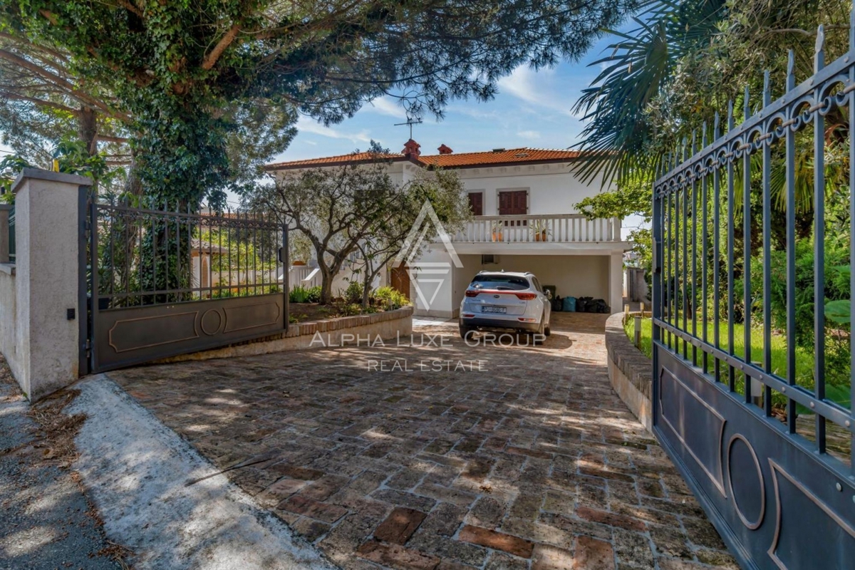 Istria, Umago – Elegante casa con vista mare vicino mare