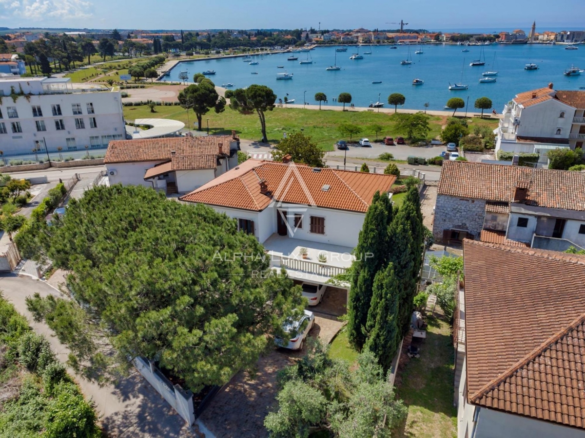 Istria, Umago – Elegante casa con vista mare vicino mare