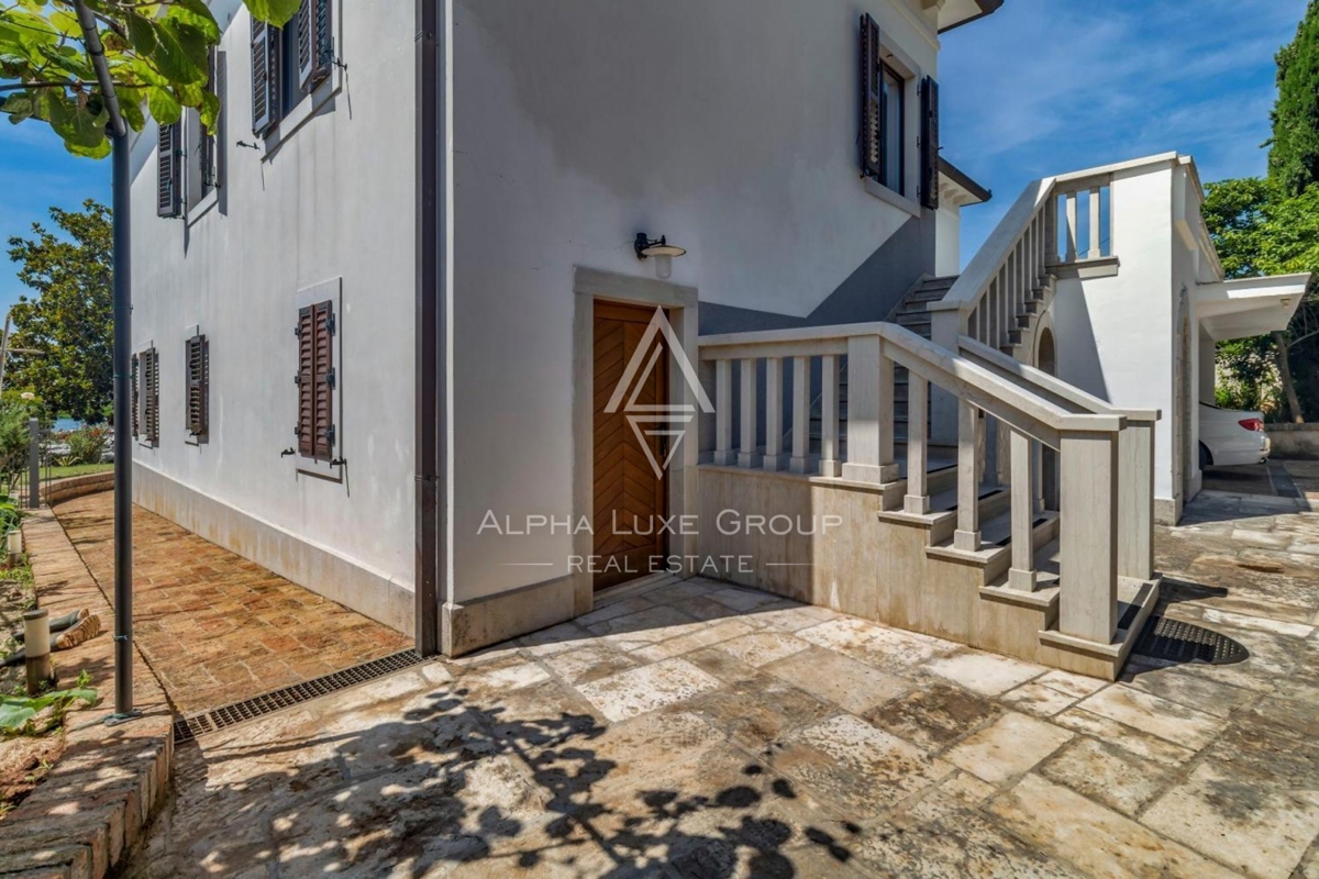 Istria, Umago – Elegante casa con vista mare vicino mare