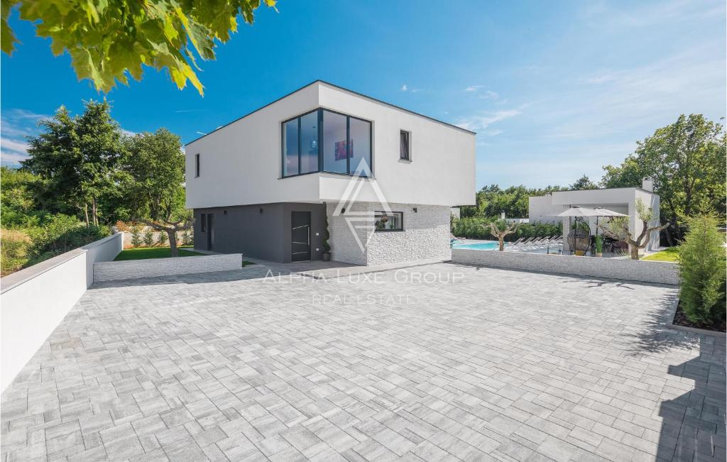 Istria, Rovinj: Villa contemporanea con piscina spa