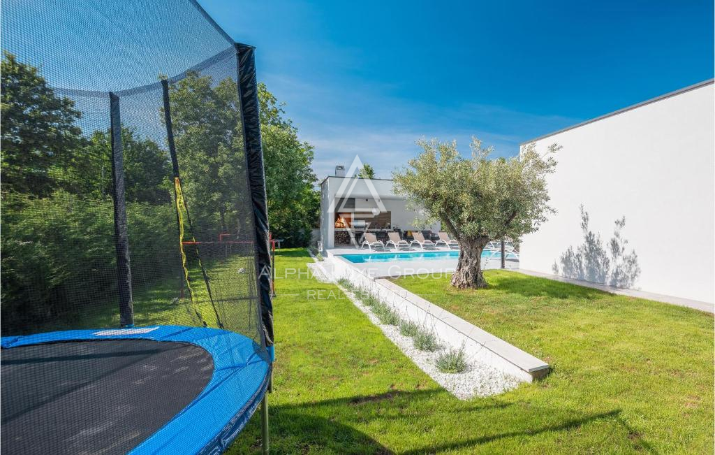 Istria, Rovinj: Villa contemporanea con piscina spa