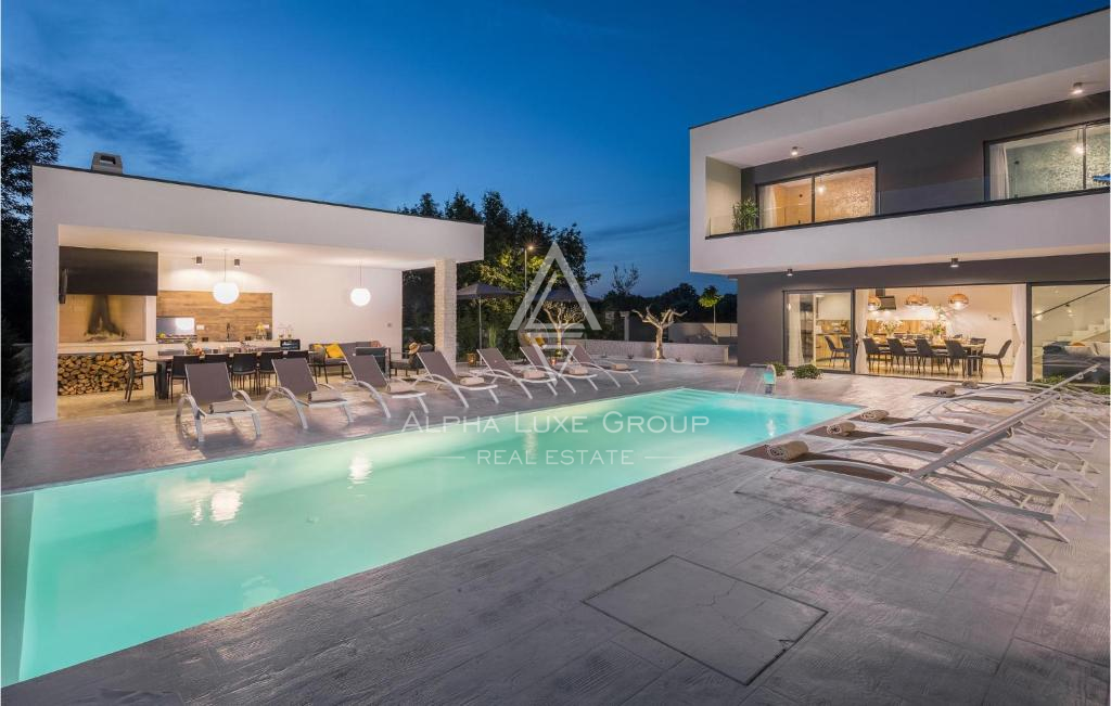 Istria, Rovinj: Villa contemporanea con piscina spa