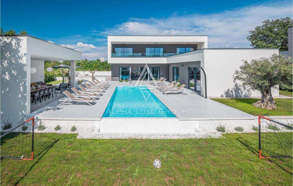 Istria, Rovinj: Villa contemporanea con piscina spa