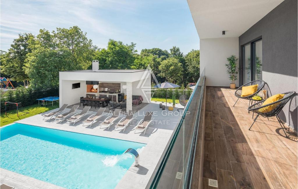 Istria, Rovinj: Villa contemporanea con piscina spa