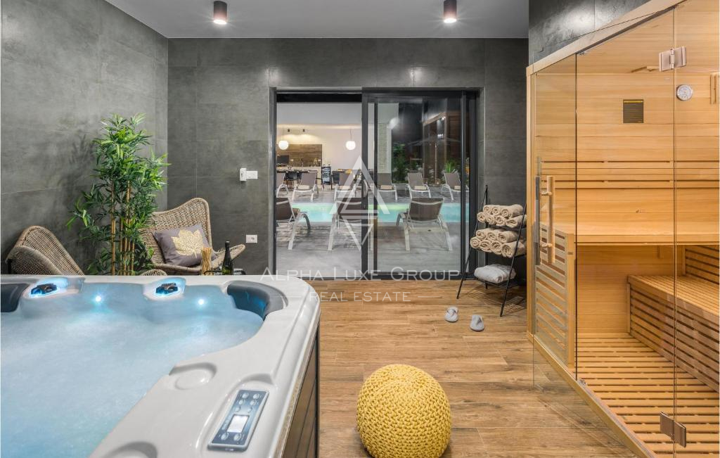 Istria, Rovinj: Villa contemporanea con piscina spa