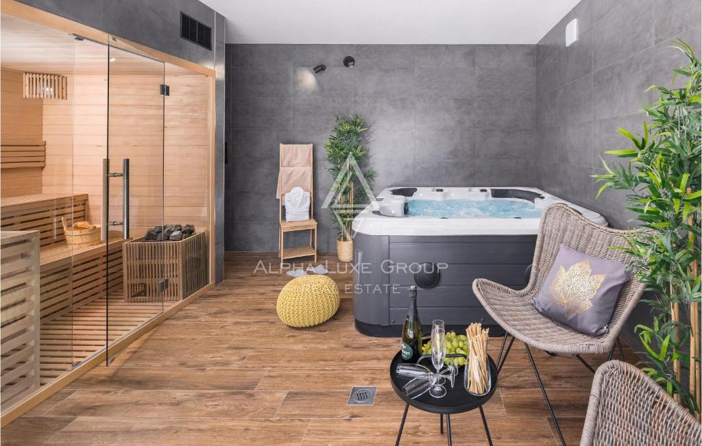 Istria, Rovinj: Villa contemporanea con piscina spa