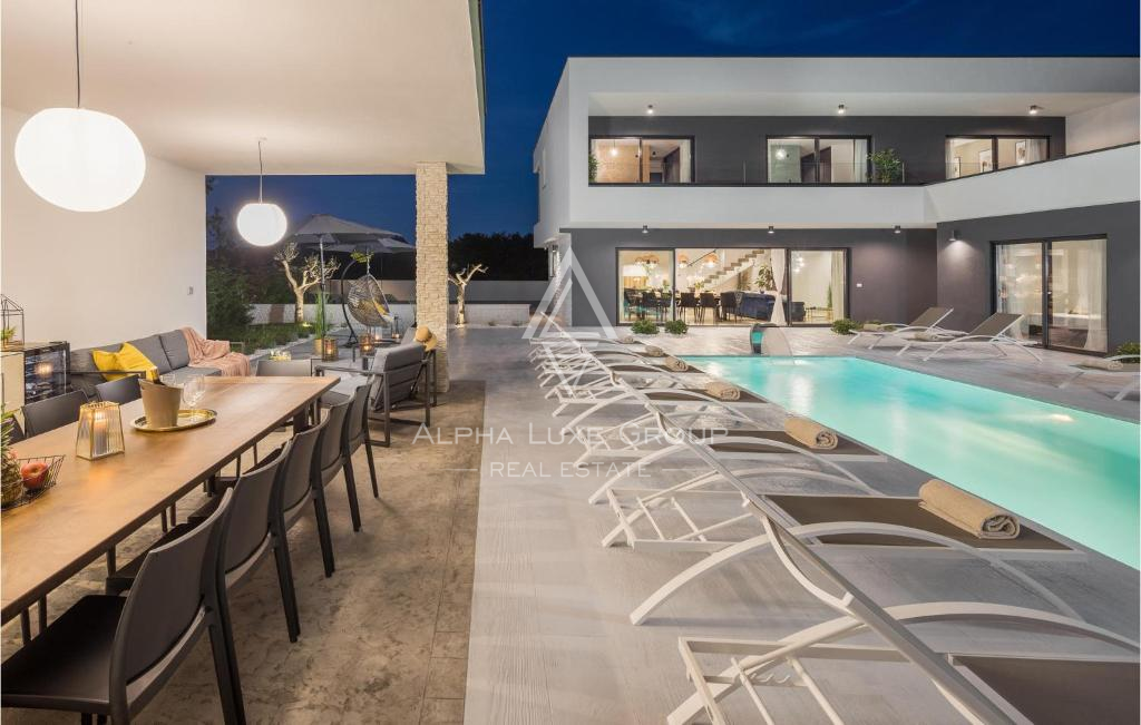Istria, Rovinj: Villa contemporanea con piscina spa