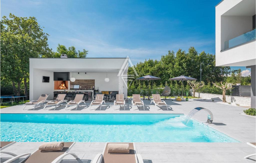 Istria, Rovinj: Villa contemporanea con piscina spa