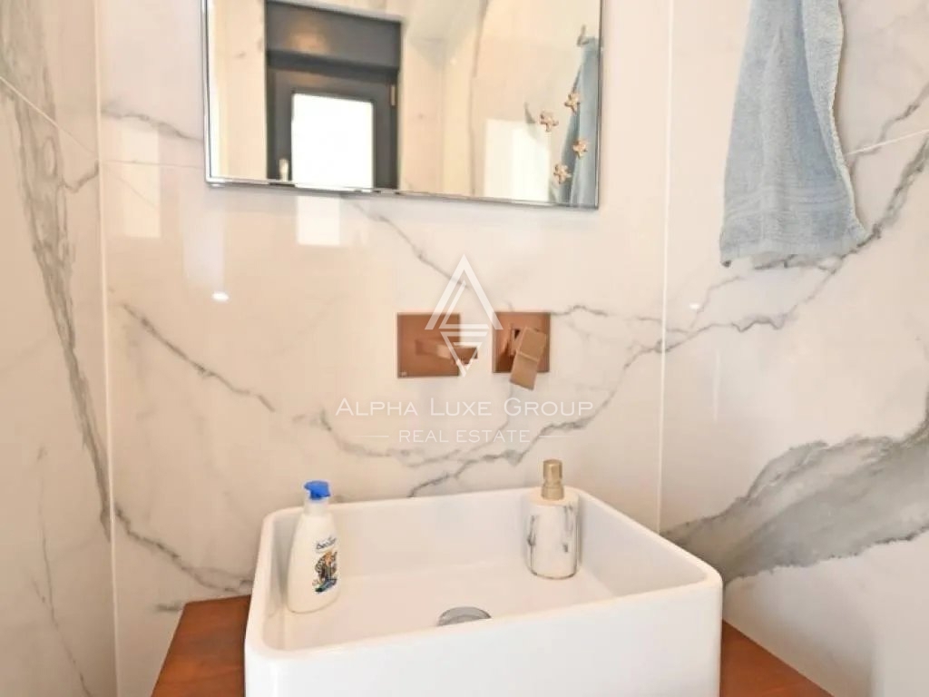 Istria, Poreč – smart home con giardino e jacuzzi