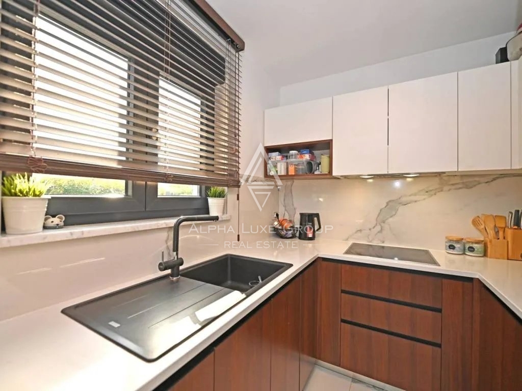 Istria, Poreč – smart home con giardino e jacuzzi