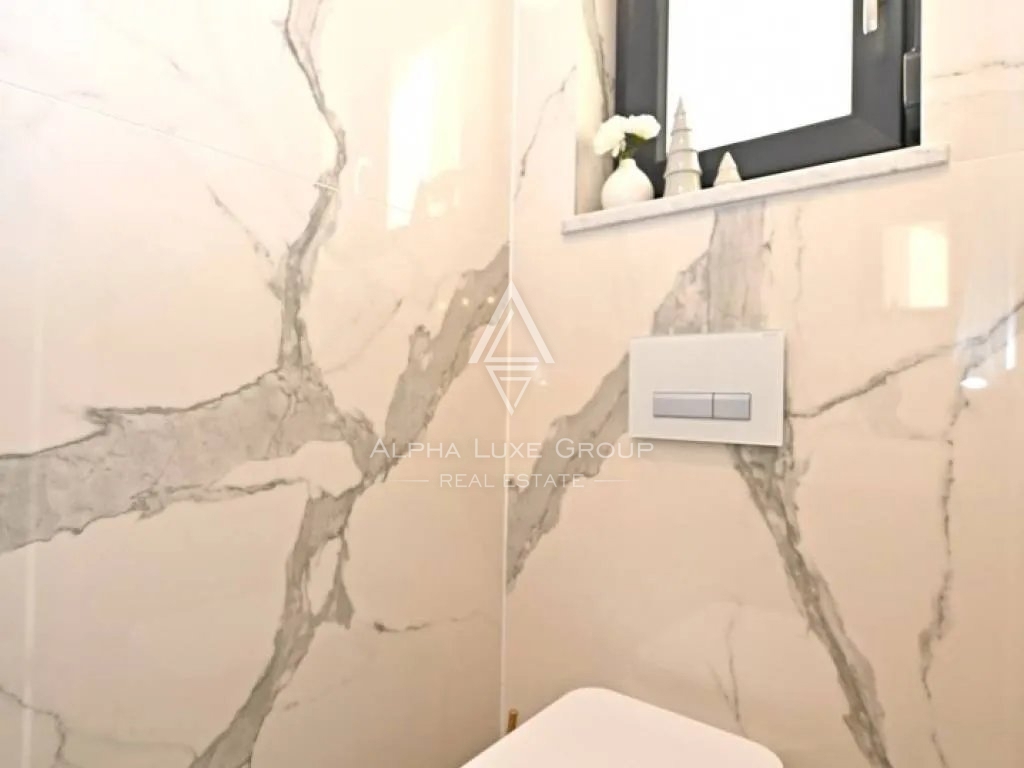 Istria, Poreč – smart home con giardino e jacuzzi