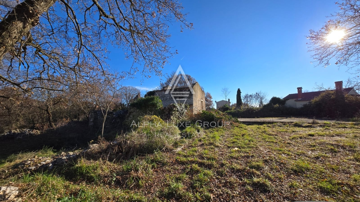 Istria, Bale: Terreno edificabile centro con rudere
