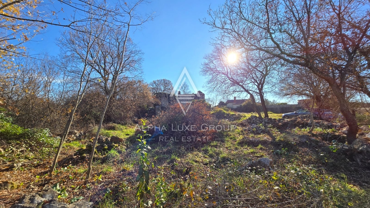 Istria, Bale: Terreno edificabile centro con rudere