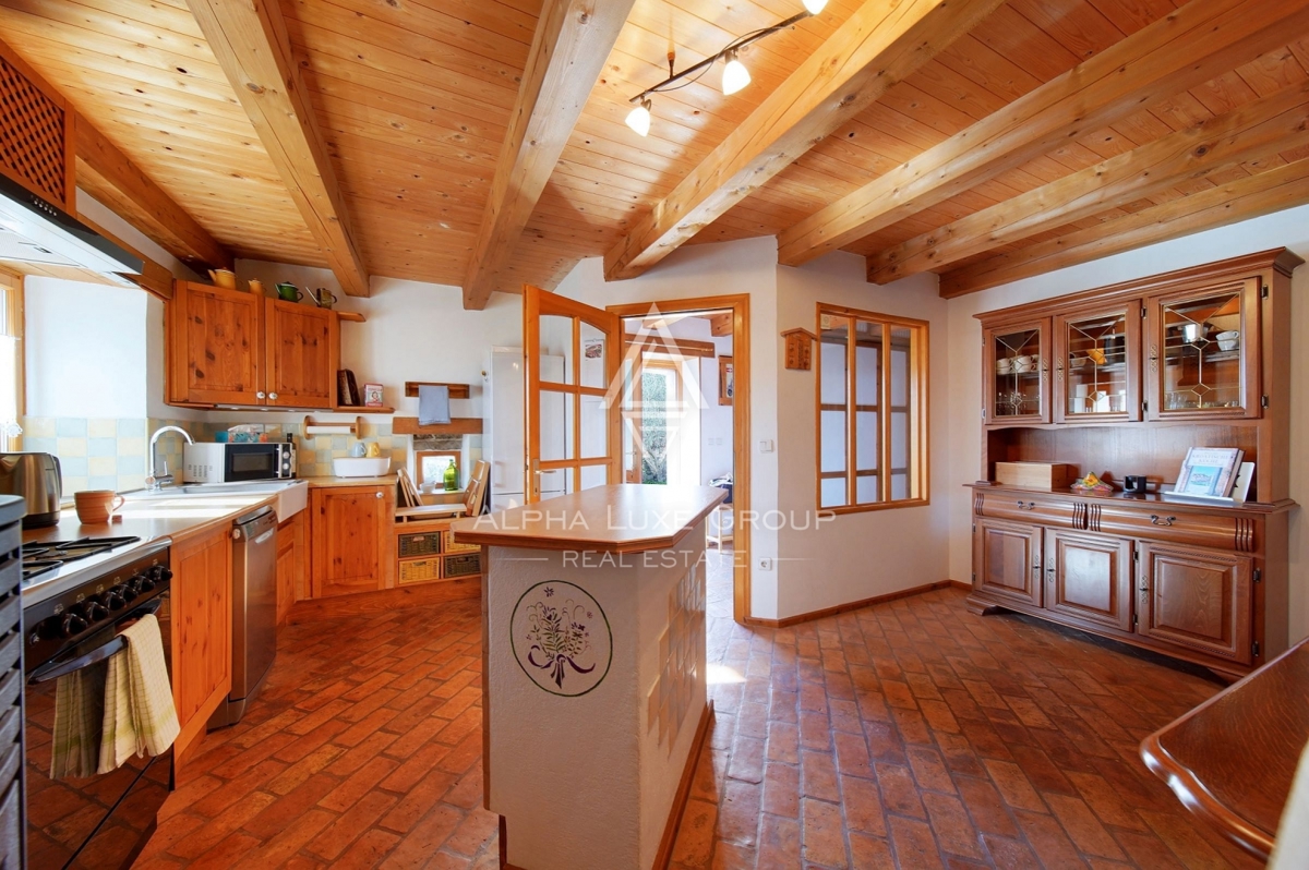 Istria, Kanfanar – Casa in pietra ristrutturata con giardino