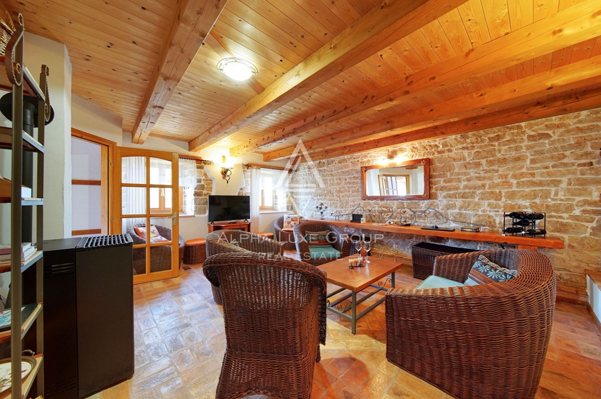 Istria, Kanfanar – Casa in pietra ristrutturata con giardino