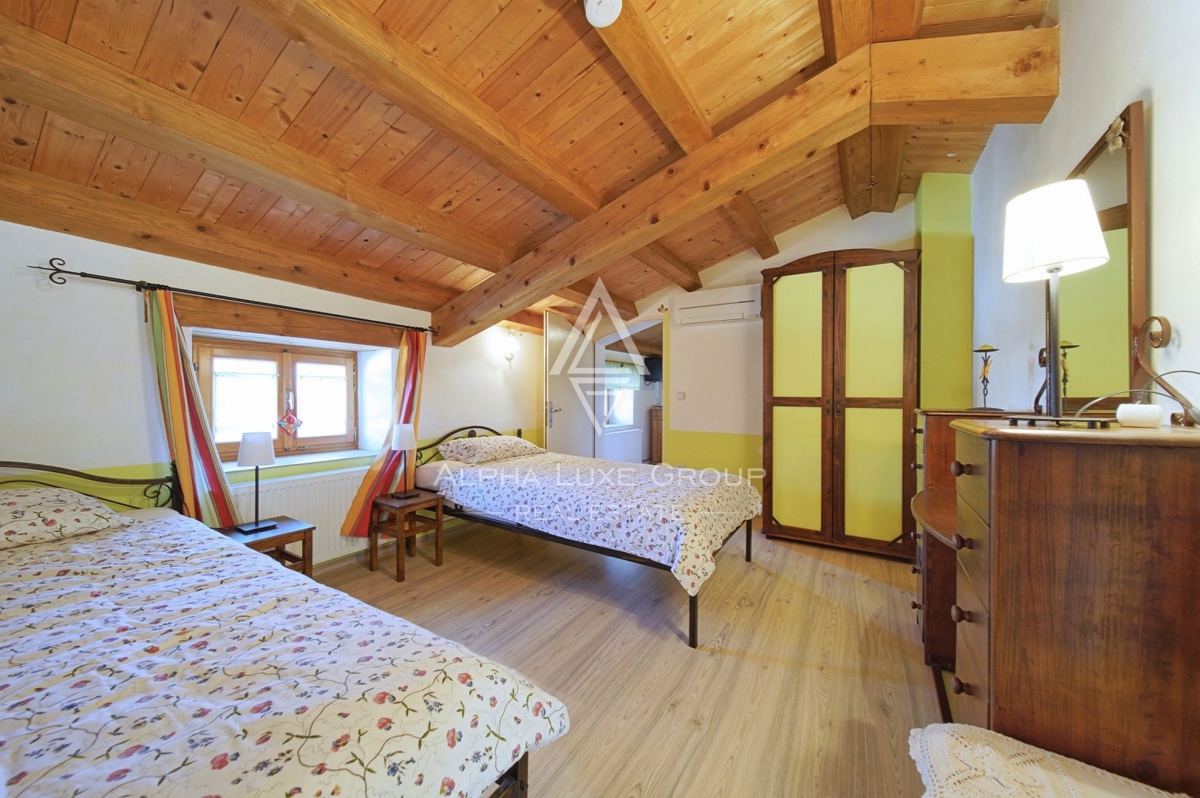 Istria, Kanfanar – Casa in pietra ristrutturata con giardino