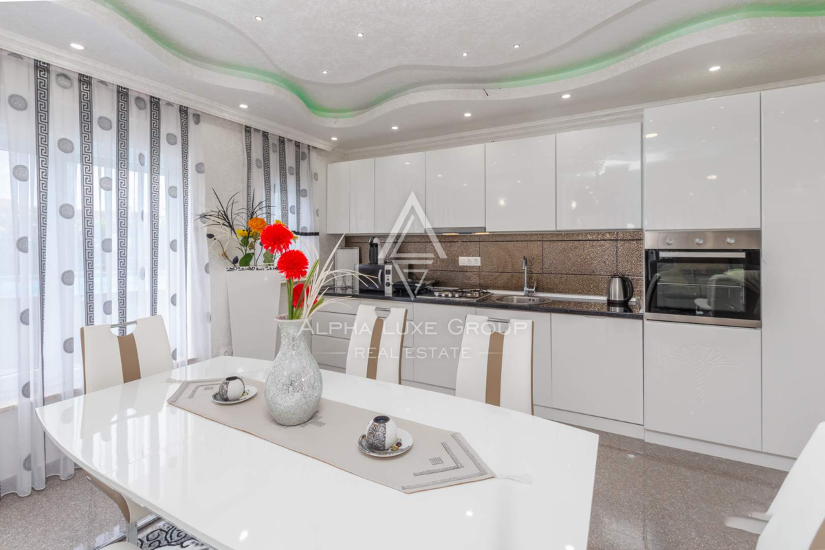 Istria, Poreč, Elegante bungalow con piscina e ampio giardino