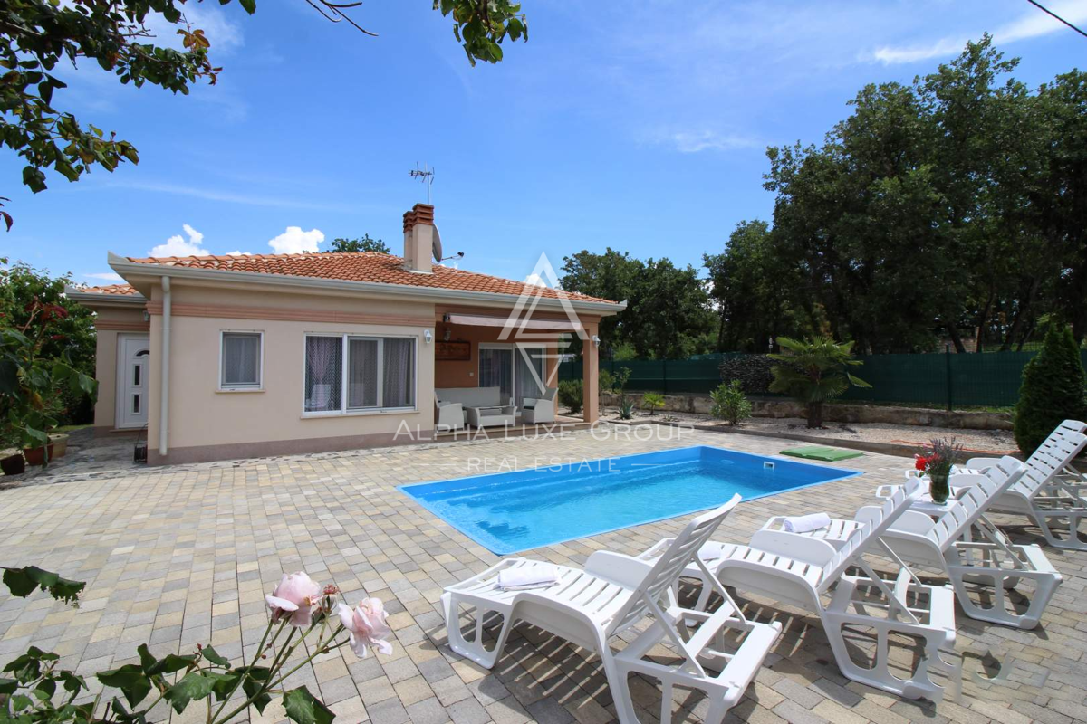 Istria, Poreč, Elegante bungalow con piscina e ampio giardino