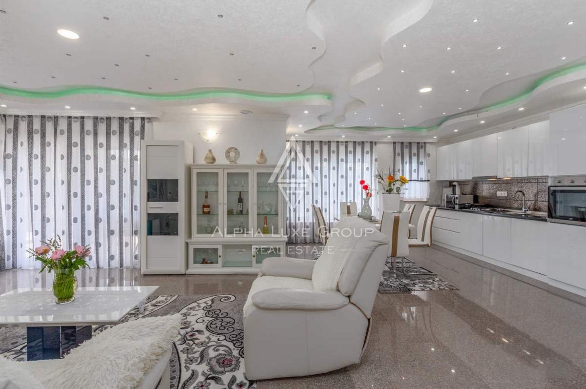 Istria, Poreč, Elegante bungalow con piscina e ampio giardino