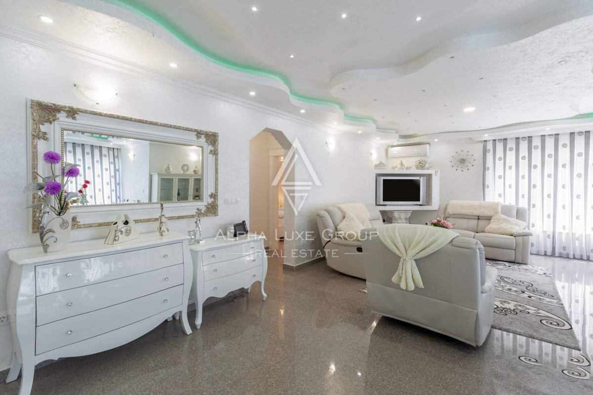 Istria, Poreč, Elegante bungalow con piscina e ampio giardino