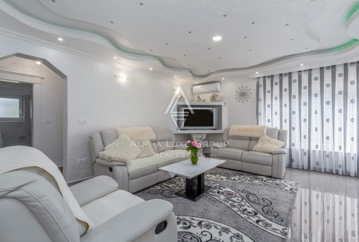 Istria, Poreč, Elegante bungalow con piscina e ampio giardino