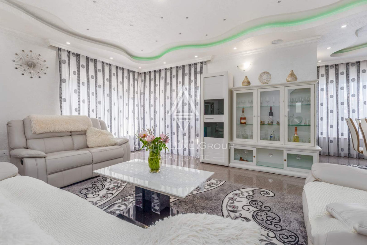 Istria, Poreč, Elegante bungalow con piscina e ampio giardino