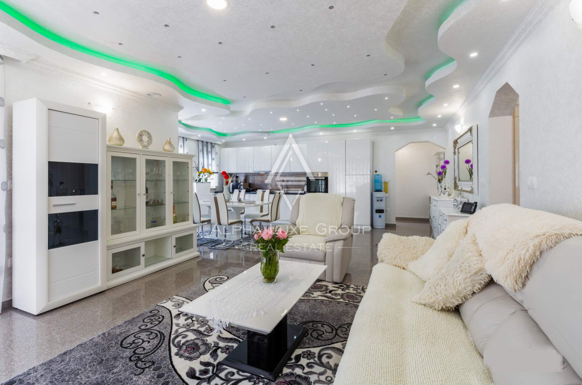 Istria, Poreč, Elegante bungalow con piscina e ampio giardino