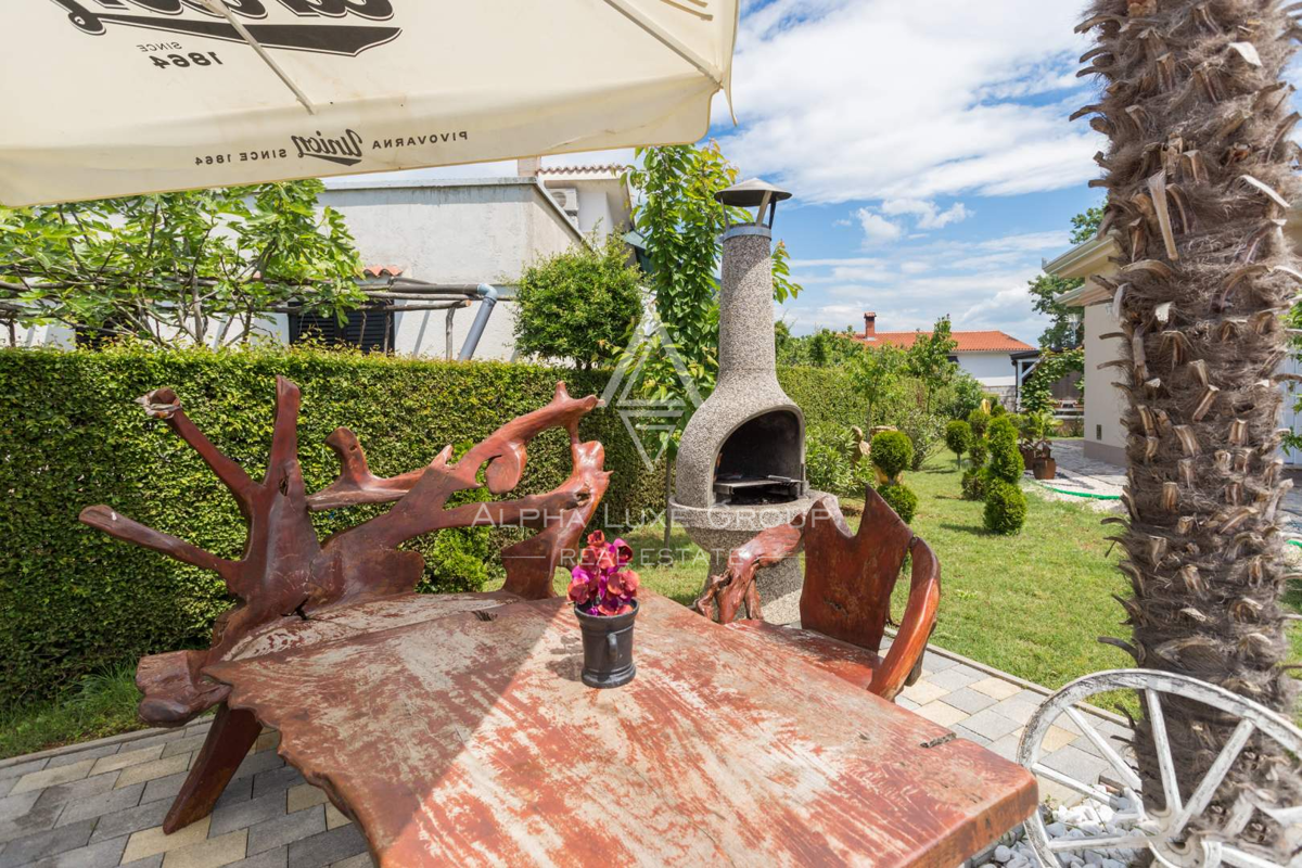 Istria, Poreč, Elegante bungalow con piscina e ampio giardino