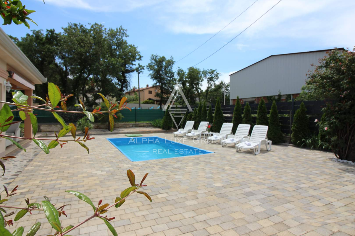 Istria, Poreč, Elegante bungalow con piscina e ampio giardino