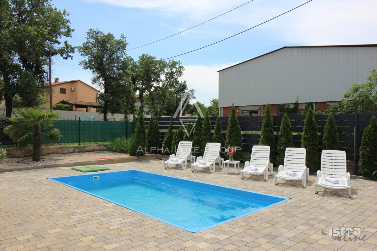 Istria, Poreč, Elegante bungalow con piscina e ampio giardino