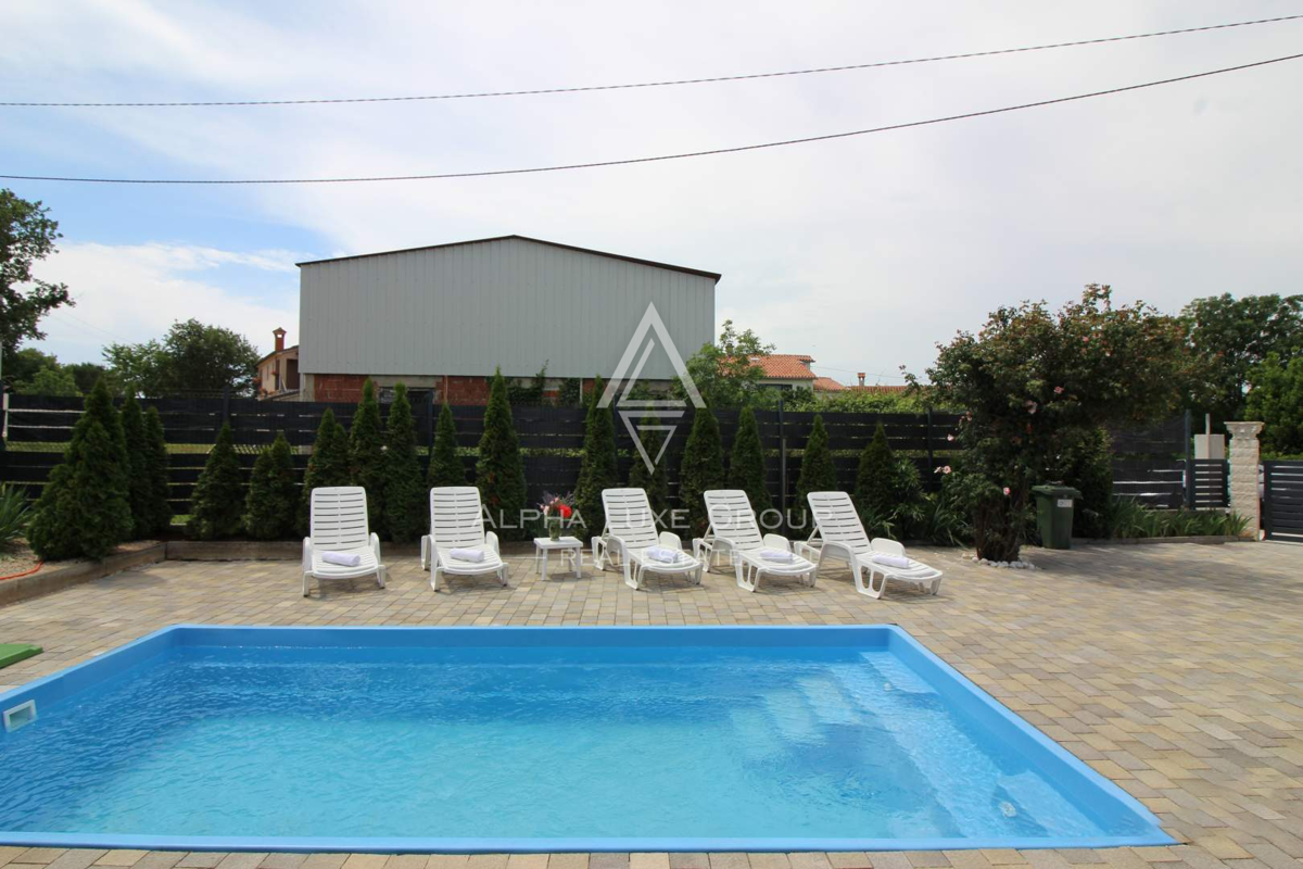Istria, Poreč, Elegante bungalow con piscina e ampio giardino