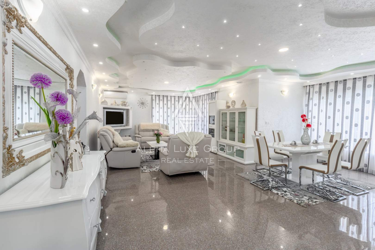 Istria, Poreč, Elegante bungalow con piscina e ampio giardino