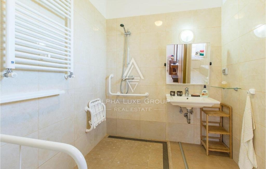 Poreč: Villa stupenda con piscina e vista panoramica in vendita