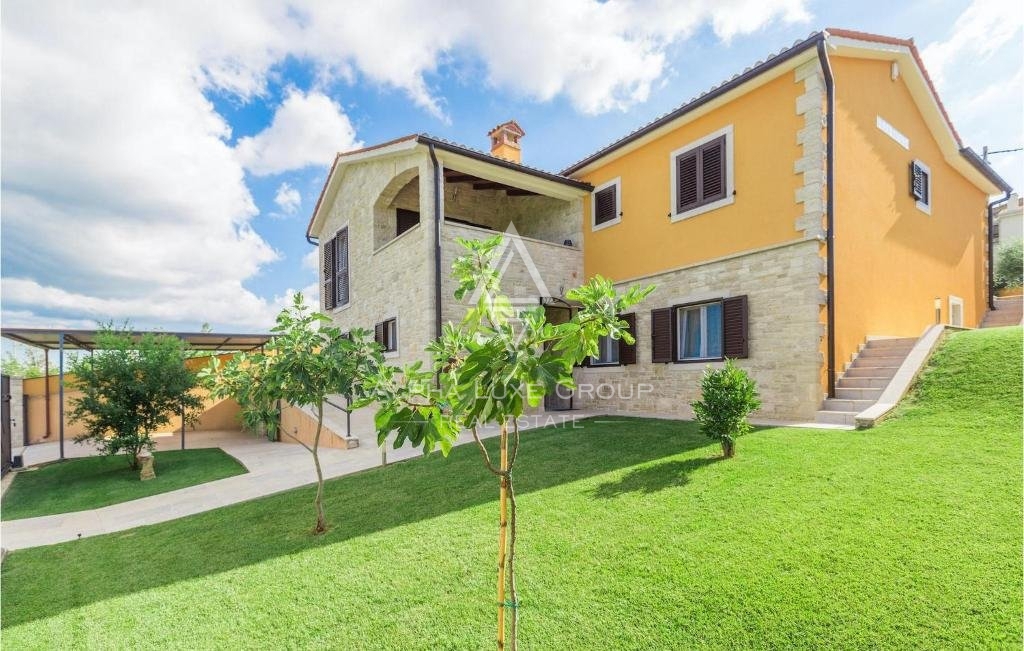 Poreč: Villa stupenda con piscina e vista panoramica in vendita