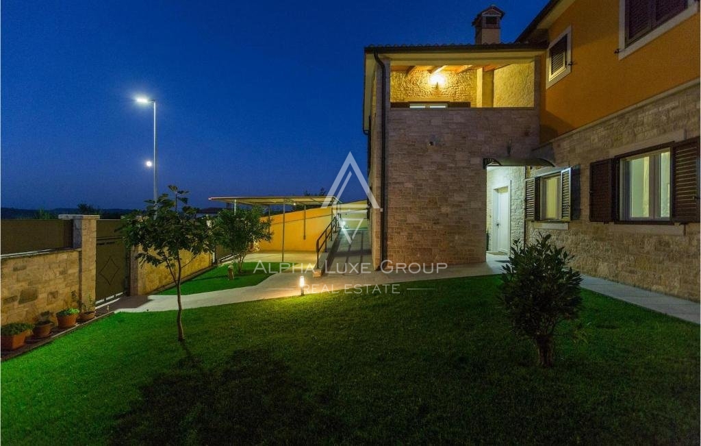 Poreč: Villa stupenda con piscina e vista panoramica in vendita