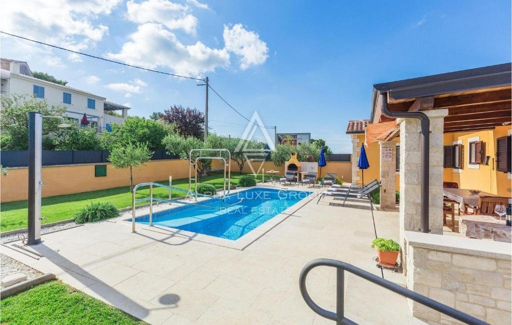 Poreč: Villa stupenda con piscina e vista panoramica in vendita