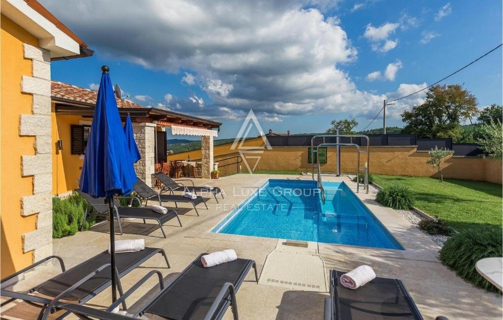 Poreč: Villa stupenda con piscina e vista panoramica in vendita