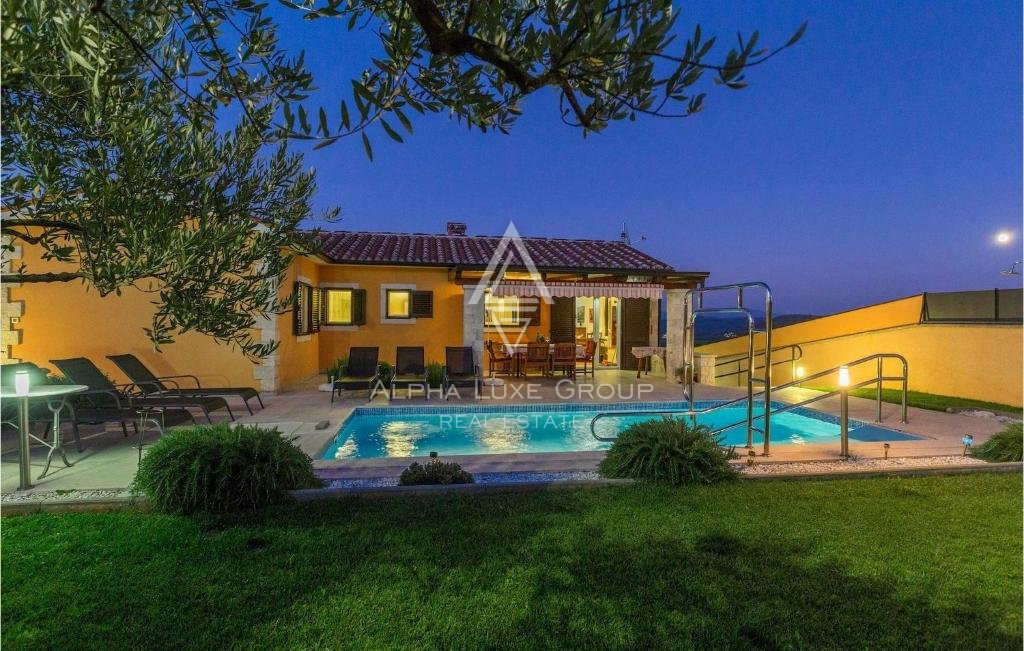 Poreč: Villa stupenda con piscina e vista panoramica in vendita