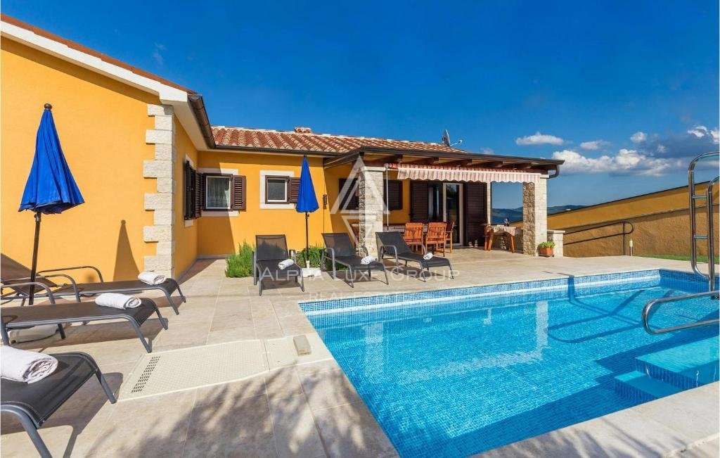 Poreč: Villa stupenda con piscina e vista panoramica in vendita