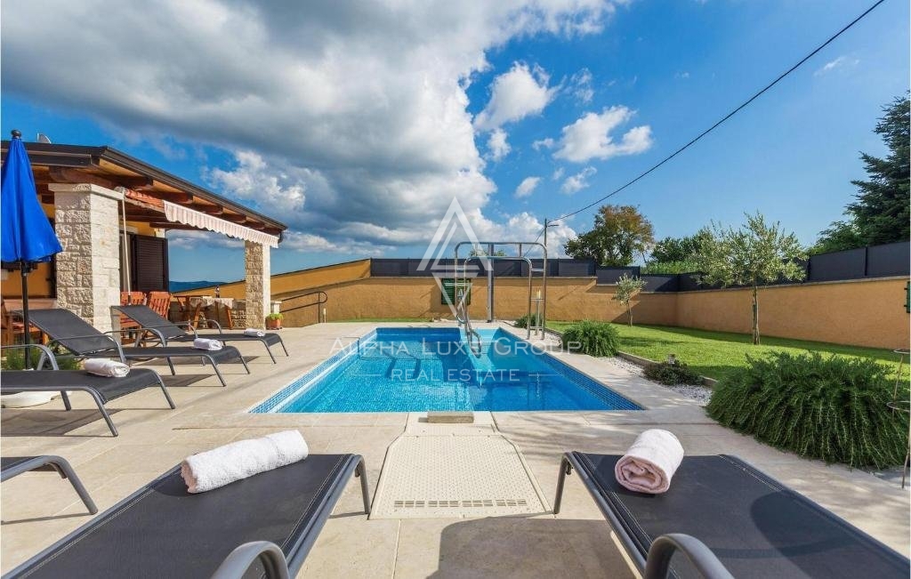 Poreč: Villa stupenda con piscina e vista panoramica in vendita