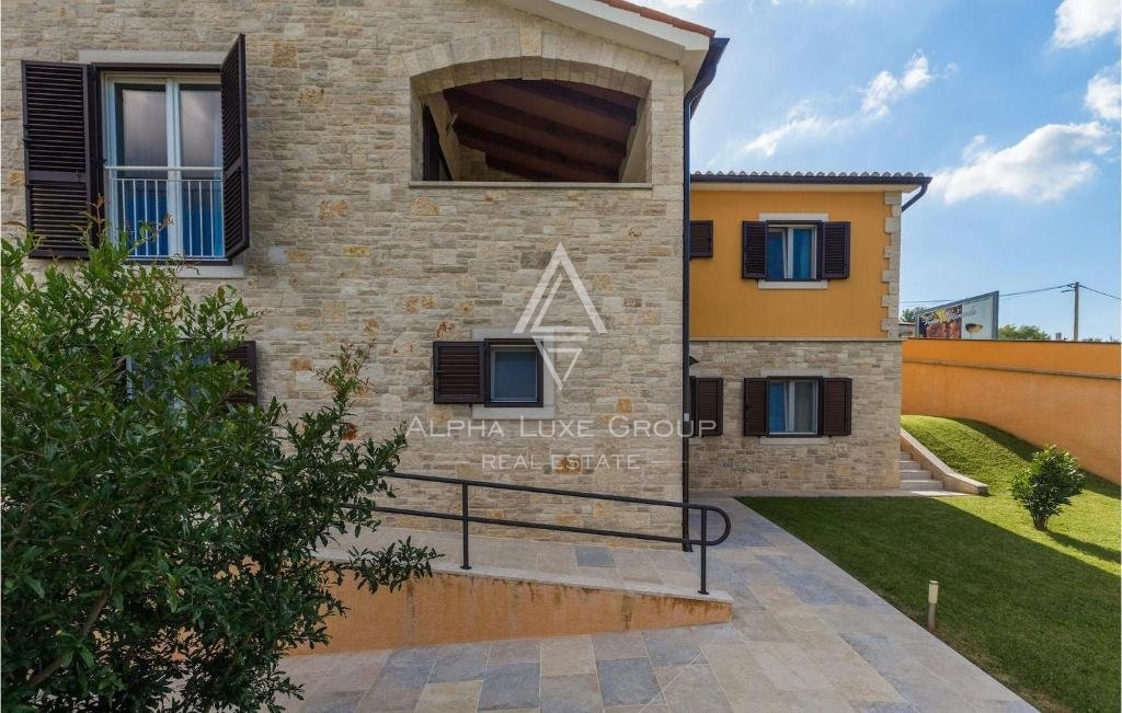 Poreč: Villa stupenda con piscina e vista panoramica in vendita