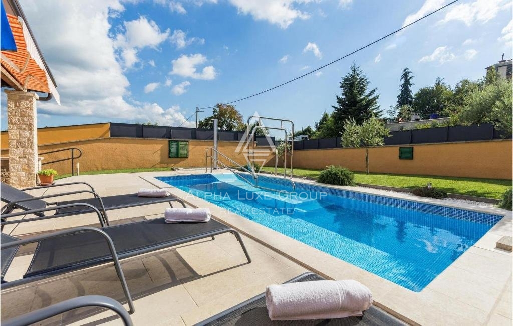 Poreč: Villa stupenda con piscina e vista panoramica in vendita