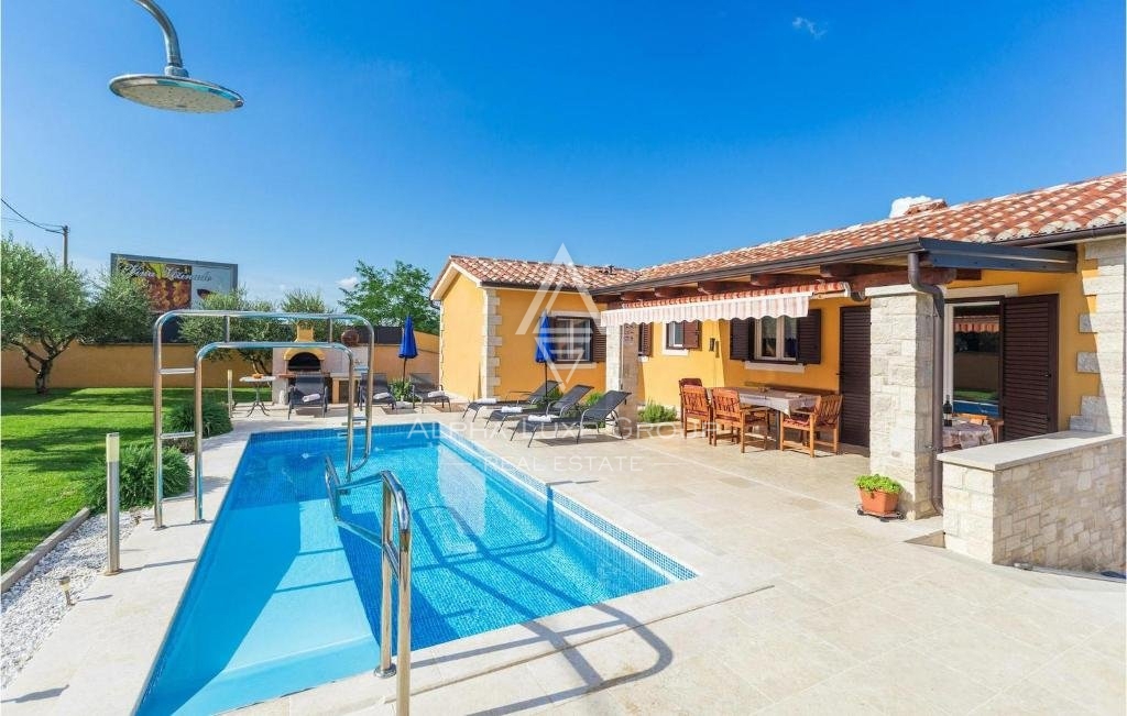 Poreč: Villa stupenda con piscina e vista panoramica in vendita