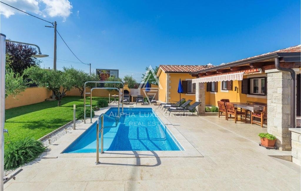 Poreč: Villa stupenda con piscina e vista panoramica in vendita