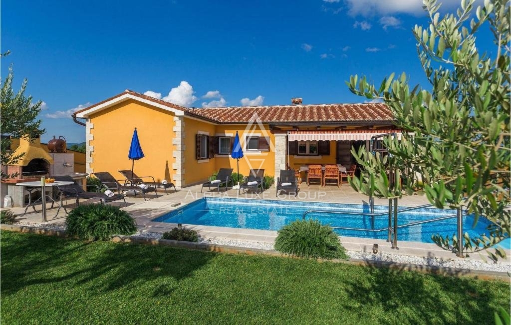 Poreč: Villa stupenda con piscina e vista panoramica in vendita