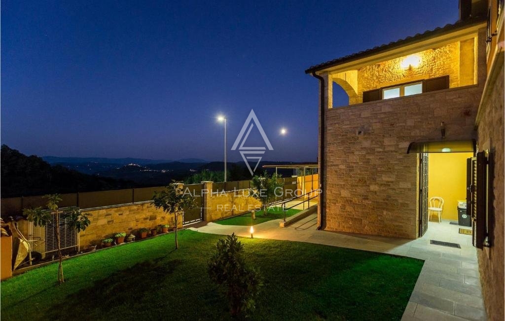 Poreč: Villa stupenda con piscina e vista panoramica in vendita