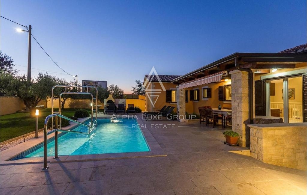 Poreč: Villa stupenda con piscina e vista panoramica in vendita